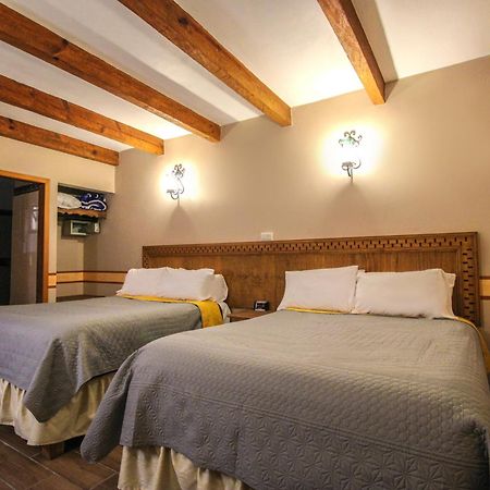 Hotel La Casa De Mama ซานกริสโตบัล เด ลาสกาซาส ภายนอก รูปภาพ