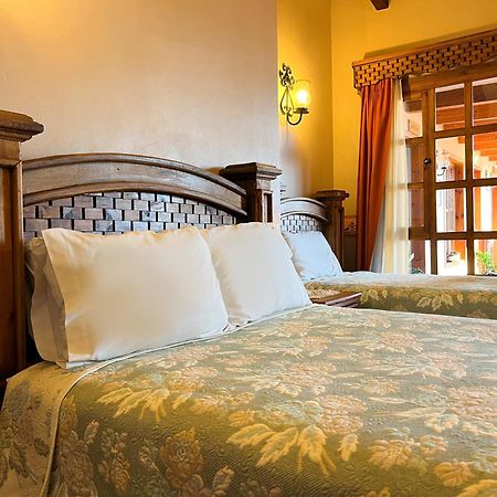 Hotel La Casa De Mama ซานกริสโตบัล เด ลาสกาซาส ภายนอก รูปภาพ