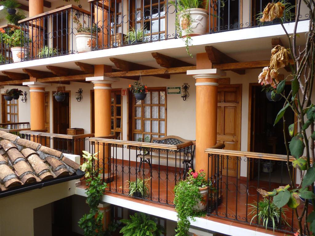 Hotel La Casa De Mama ซานกริสโตบัล เด ลาสกาซาส ภายนอก รูปภาพ
