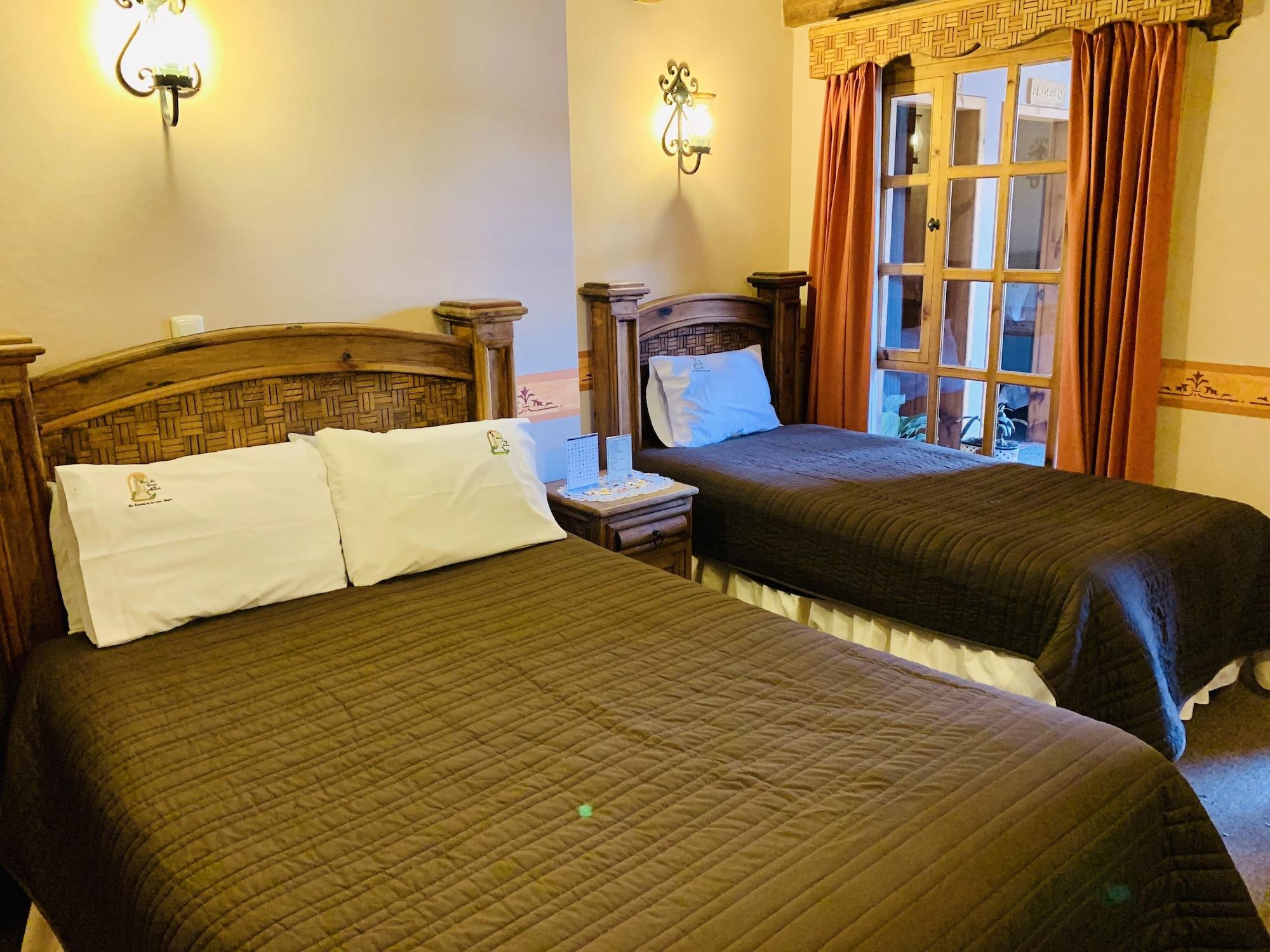 Hotel La Casa De Mama ซานกริสโตบัล เด ลาสกาซาส ภายนอก รูปภาพ