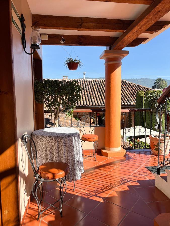Hotel La Casa De Mama ซานกริสโตบัล เด ลาสกาซาส ภายนอก รูปภาพ