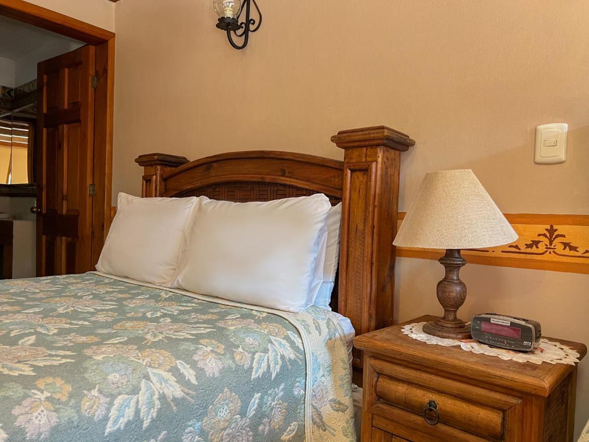 Hotel La Casa De Mama ซานกริสโตบัล เด ลาสกาซาส ภายนอก รูปภาพ