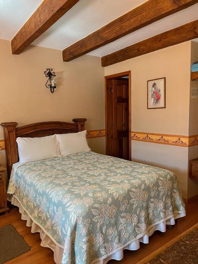 Hotel La Casa De Mama ซานกริสโตบัล เด ลาสกาซาส ภายนอก รูปภาพ