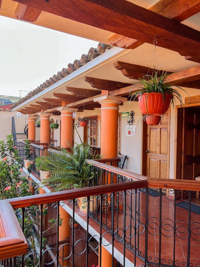 Hotel La Casa De Mama ซานกริสโตบัล เด ลาสกาซาส ภายนอก รูปภาพ