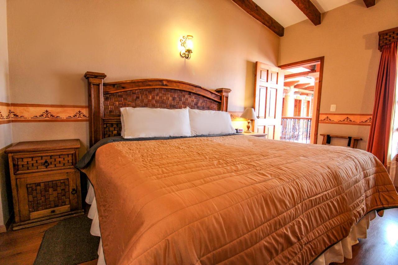 Hotel La Casa De Mama ซานกริสโตบัล เด ลาสกาซาส ภายนอก รูปภาพ