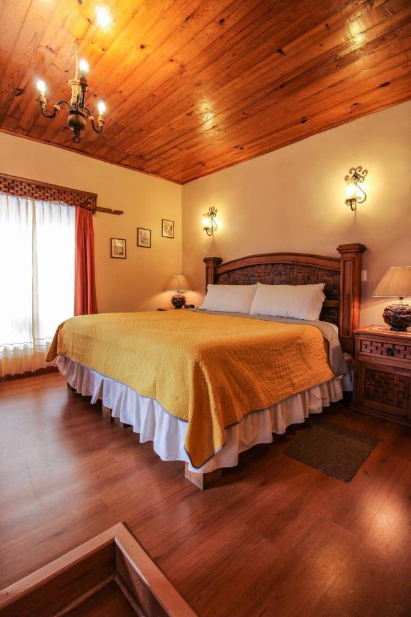 Hotel La Casa De Mama ซานกริสโตบัล เด ลาสกาซาส ภายนอก รูปภาพ