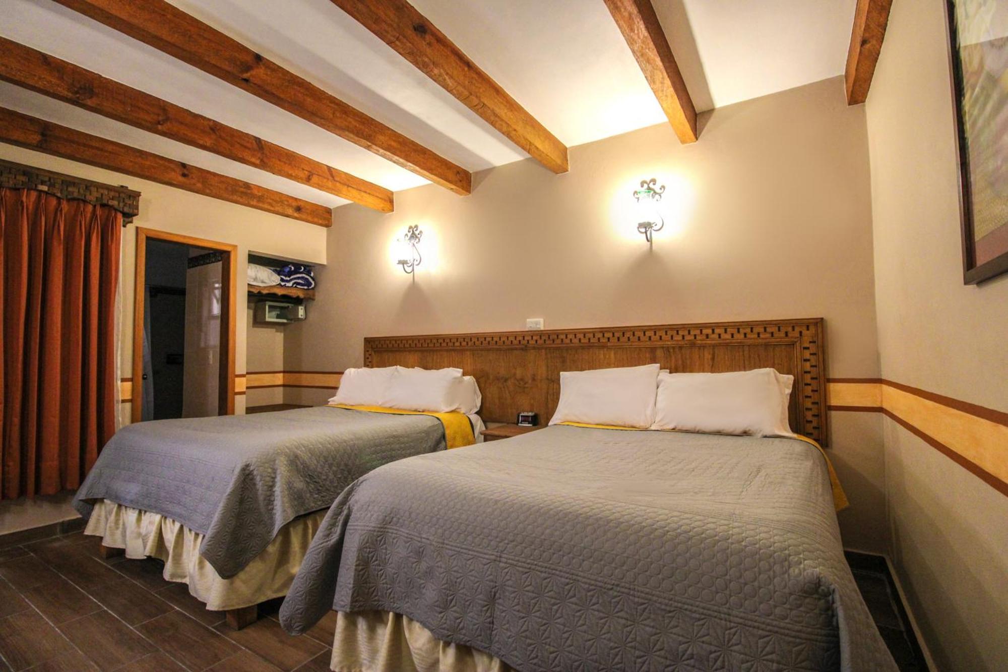 Hotel La Casa De Mama ซานกริสโตบัล เด ลาสกาซาส ภายนอก รูปภาพ
