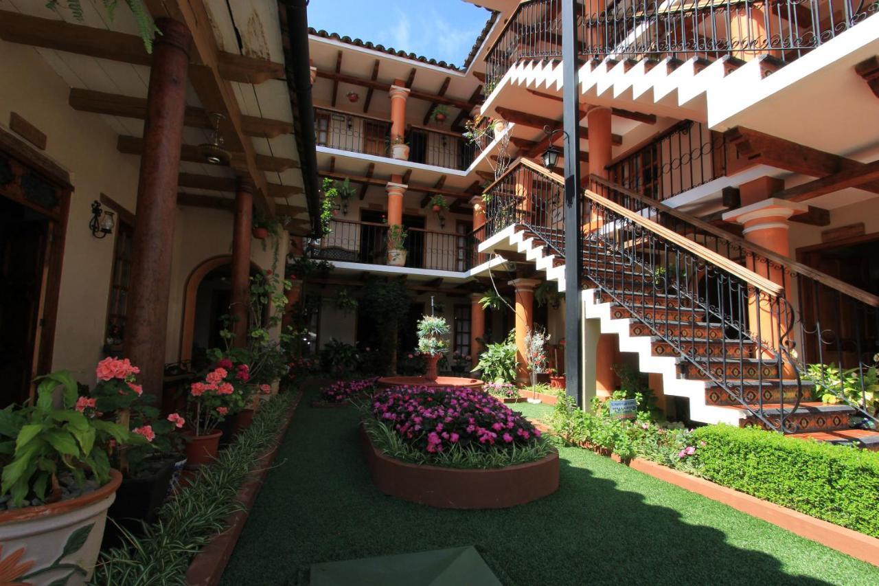 Hotel La Casa De Mama ซานกริสโตบัล เด ลาสกาซาส ภายนอก รูปภาพ